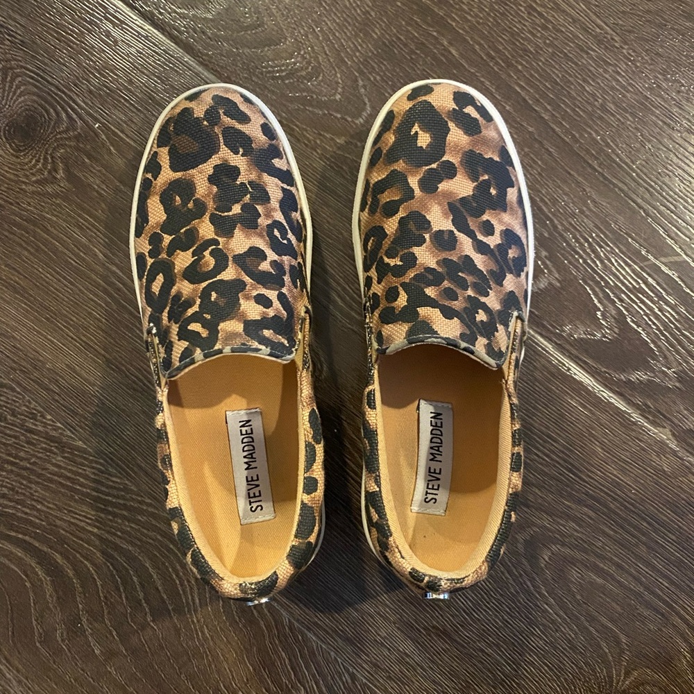 Steven Madden Gills Leopard Slip Ons